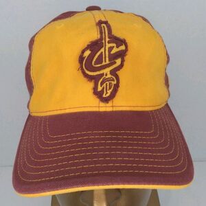 Adidas Cleveland Cavaliers Distressed Logo Fitted S/M Cap Hat Maroon Yellow